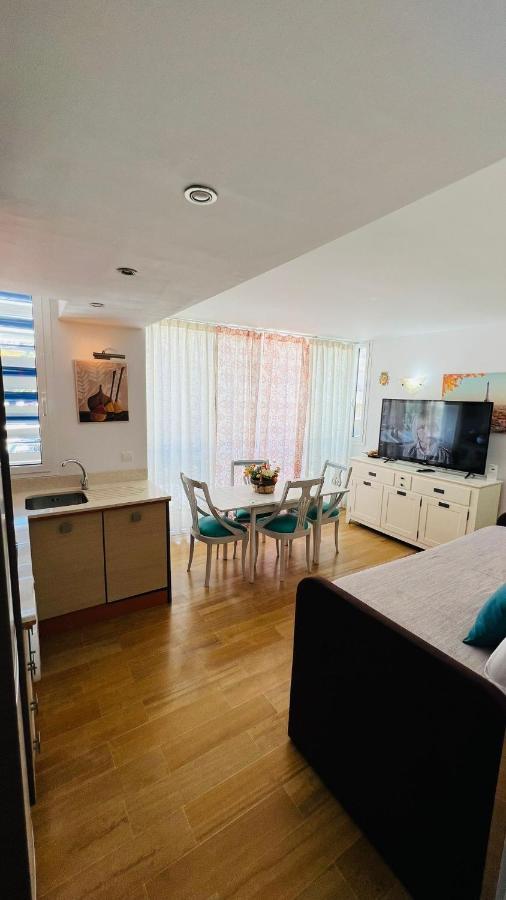 Apartamentos Bajondillo Beach Cozy Inns ตอร์เรโมลิโนส ภายนอก รูปภาพ
